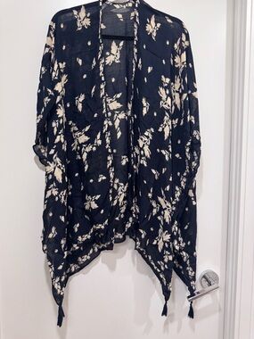 3/$65 Gentle Fawn Navy and Cream Floral Sheer Kimono with Tassels